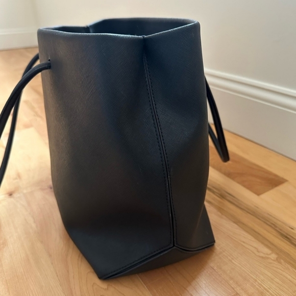 Marc Jacobs logo east/west leather tote - Picture 9 of 10